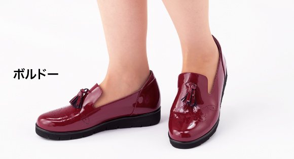 〈ミスキョウコ〉タッセル・コンフォートエナメルローファーのボルドー