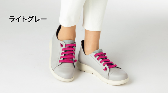 〈スポーツナイン〉手を使わず履ける 牛革カジュアルシューズのライトグレー